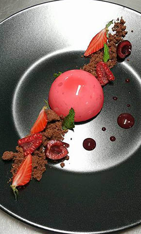 Photo d'un dessert proposé par le restaurant gastronomique les Caves de la Maréchale